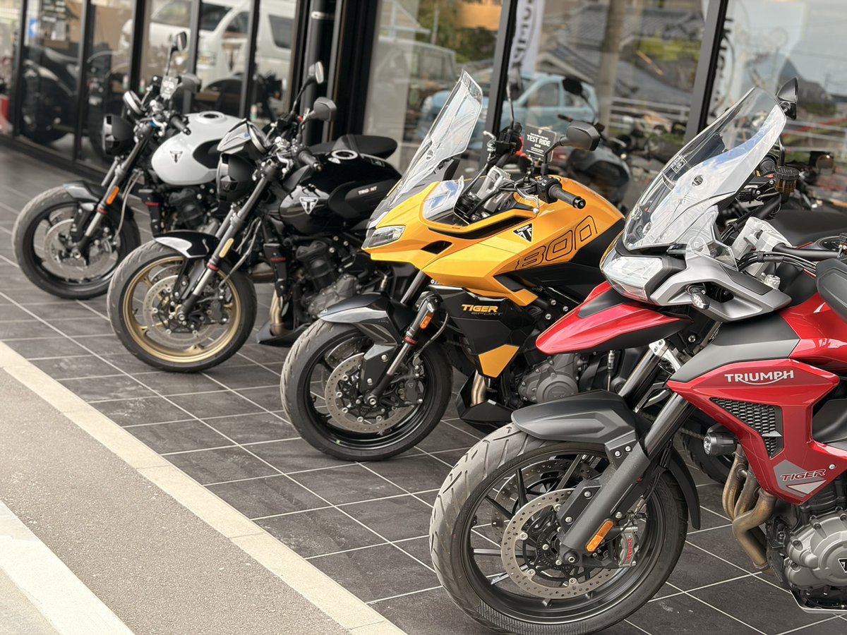 triumphkagosima's tweet photo. 3連休初日！
梅雨も明けてバイクに乗る方も多いですね🏍️
当店では現在試乗車多数ご用意しております！
いまなら試乗後ご案内可能な中古車両もございます😊
ぜひお気軽にご来店ください🙌
TFCのお問い合わせもお待ちしております🔥 https://t.co/05g9AxTXHH