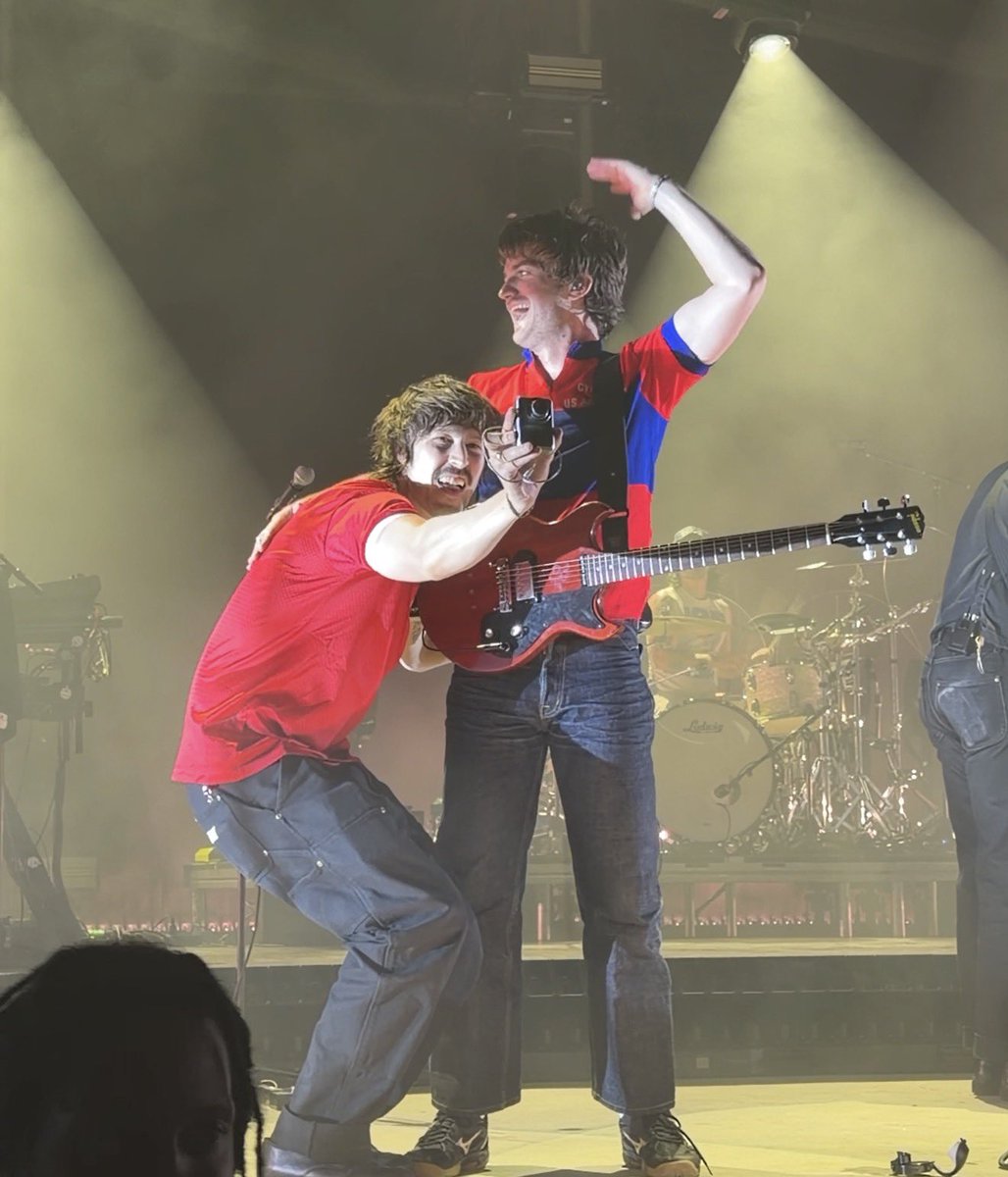 limbssalive's tweet photo. like my heart is so full yall https://t.co/V5tEAS3kPb
