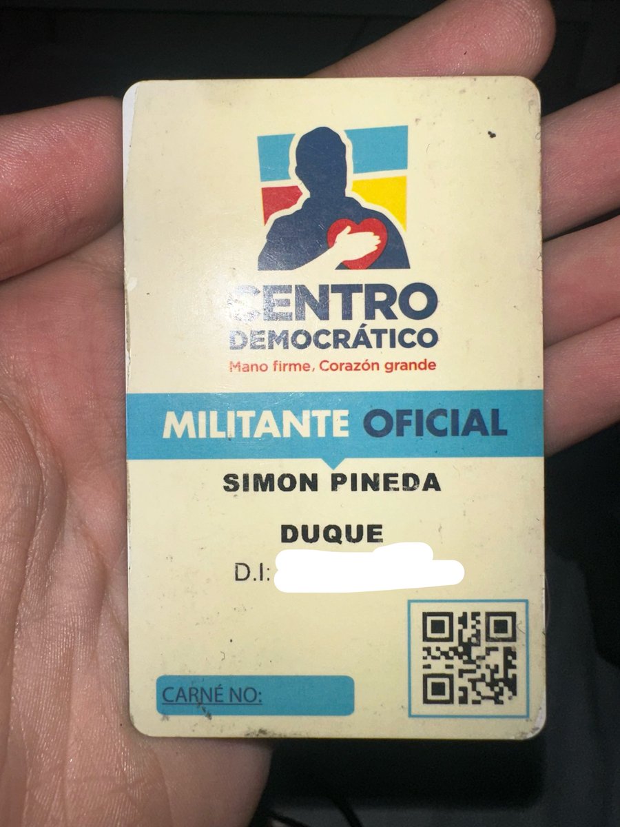 simonpid_97's tweet photo. De lo único que estoy seguro es que del centro democrático jamás me voy a ir y lo seguiré defendiendo cueste lo que me cueste 

Uribe puede estar tranquilo, tiene esta abeja laboriosa para mucho rato 

En las buenas y en las malas Uribista pura sangre siempre https://t.co/GnP1zB2dcB