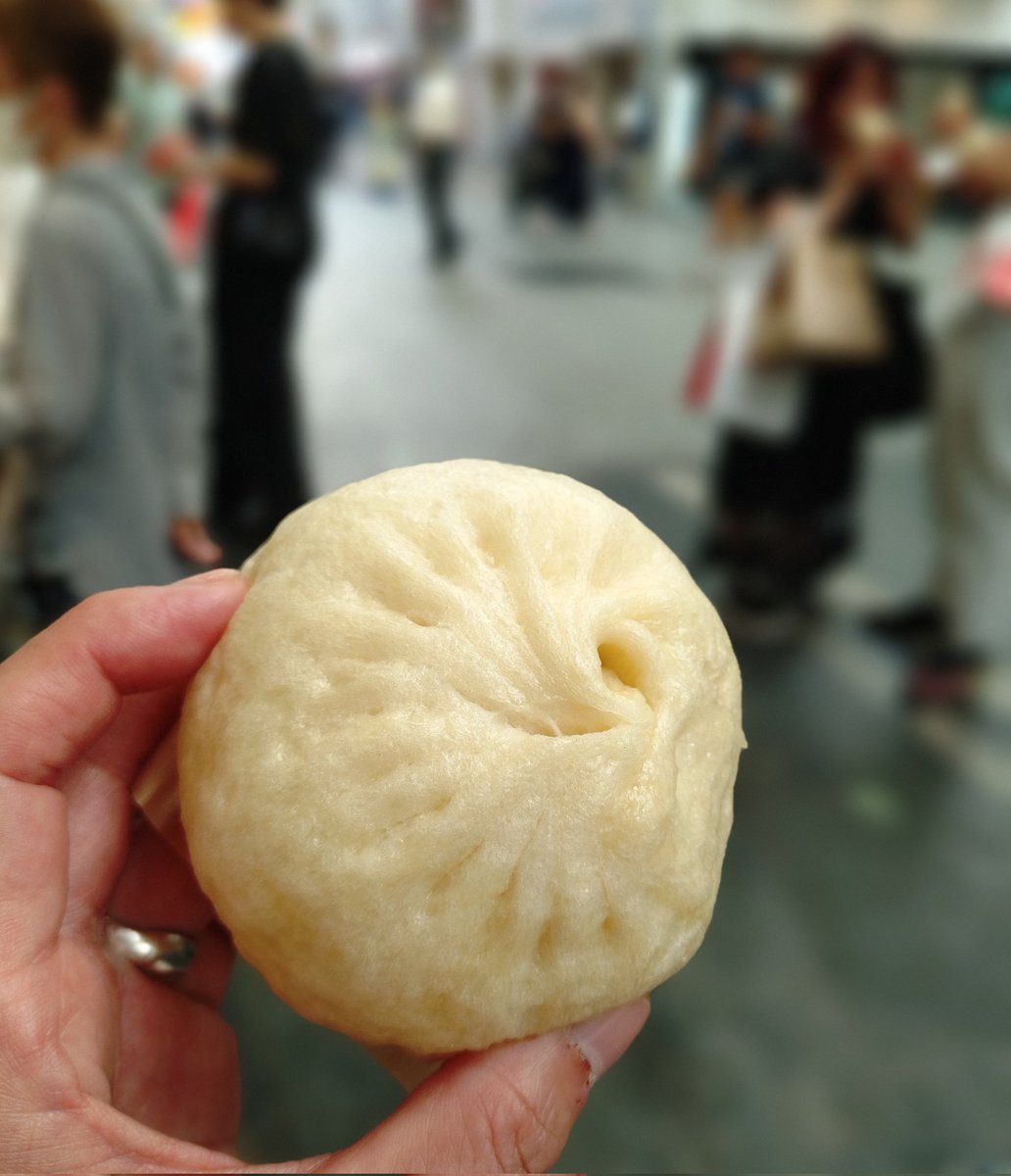 izumiane's tweet photo. カレーからの豚まん、うまし😊 https://t.co/5e2bVtrpWA