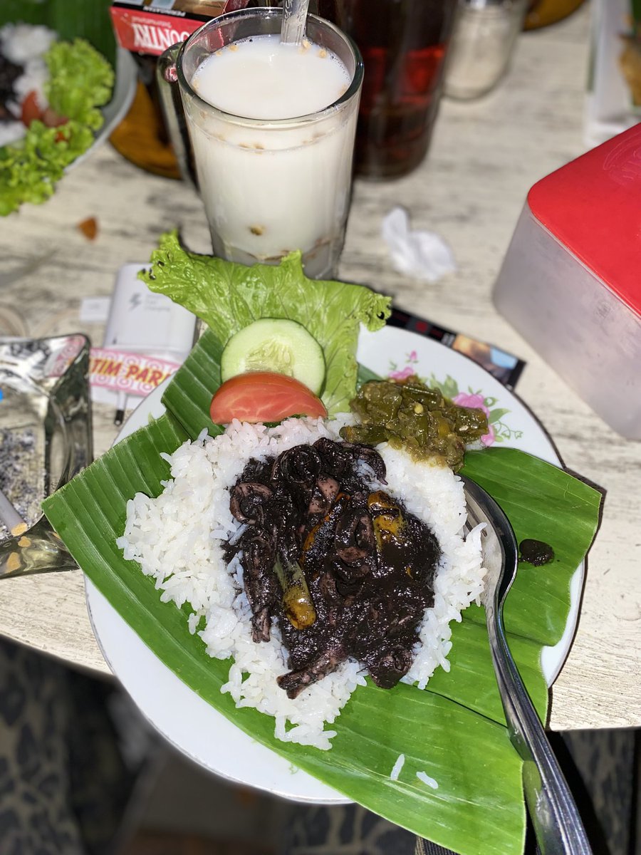 ftrdwlstri_'s tweet photo. seporsa seporsi mboh 
pokoke aku rong porsi wes mboh luwe pegellllll
((pasukan bingung sego)) https://t.co/Bok65JiKmZ