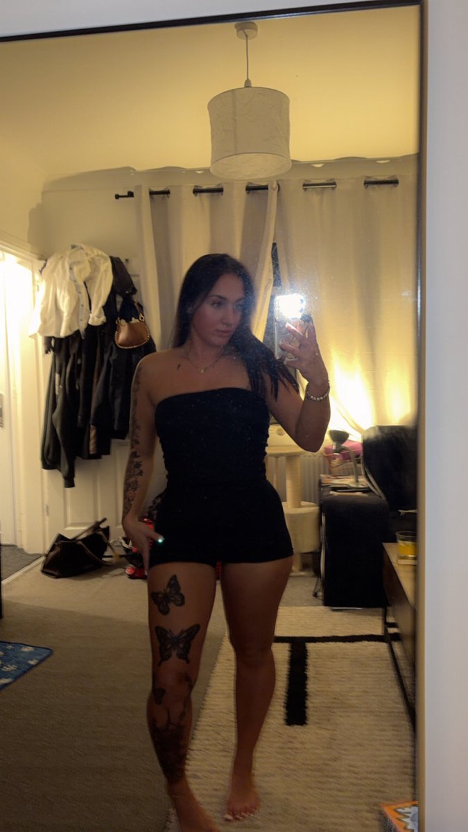 PolishGoddess_'s tweet photo. Cheeky mirror pic x https://t.co/tw5BbOjHnO