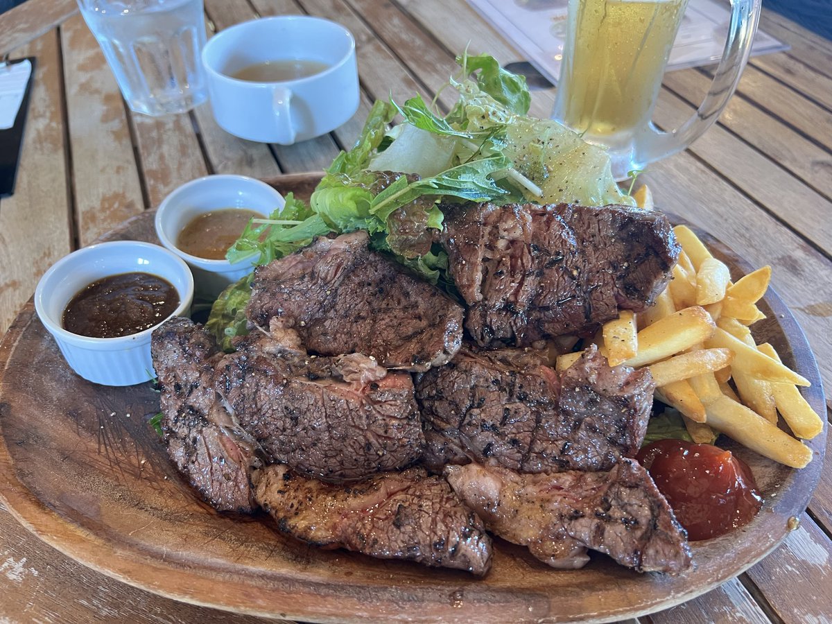 TRANGOKNOT's tweet photo. ひさびさにステーキ400g食べた🥩 https://t.co/uiZ7zNOZs3