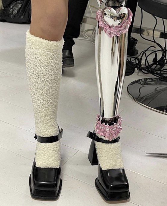 solivaine's tweet photo. with  a  meat  tenderizer  😋   also  developing  this  soon  into  her  Primary  lore  but  she  would  have  lost  her  leg  at  some  point..   inspired  by  this  photo  of  a  pretty  prosthetic  i  found   ^.^ https://t.co/ebJo6LlKIH