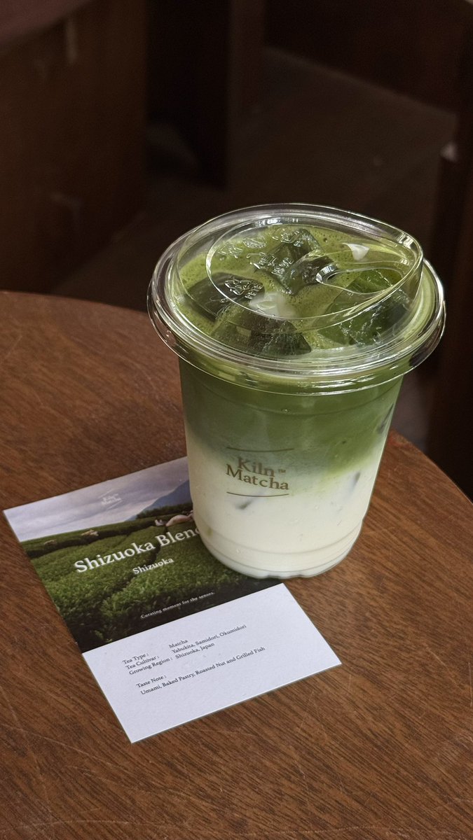 youarewhatuluv's tweet photo. วันก่อนไปบ้านข้างวัด คนเยอะมากกก 🥹
หนีมาหลบที่ Kiln Matcha 🍵🌿
นั่งจิบมัจฉะชิล ๆ มองผู้คนเดินผ่านไปมา

 ไม่สู้คนเยอะ 🥹 https://t.co/zXRwnNLBjr