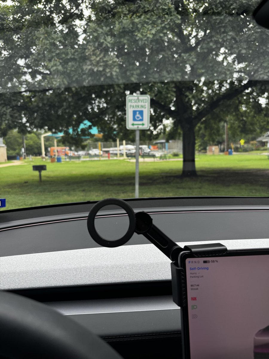 ihavezerofunks's tweet photo. @DillonLoomis Apparently it doesn’t understand handicap parking https://t.co/bvGqBN5Wba