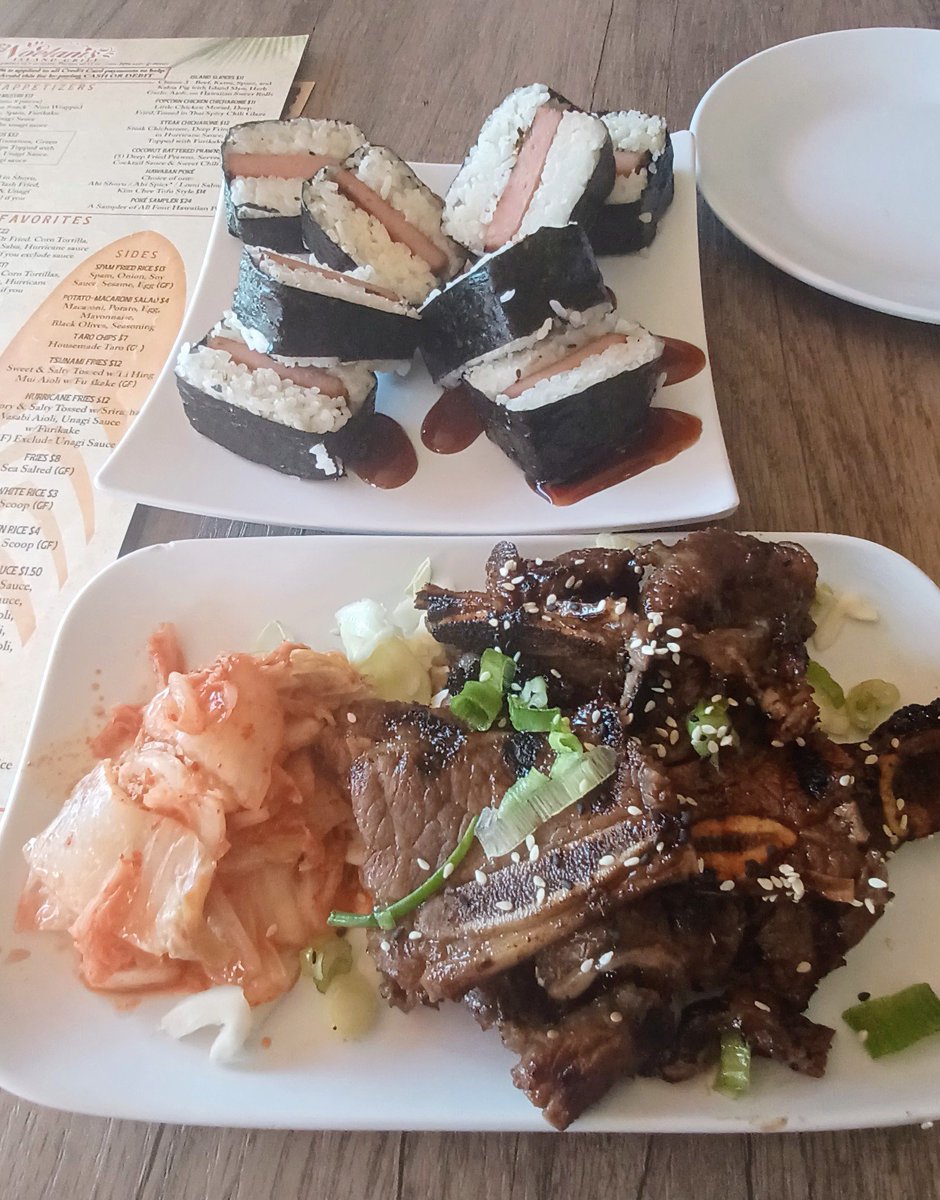 rukiddingme3590's tweet photo. Noelani's Island Grill did not disappoint.👍🌮🐟🍖 #SpamMusubi #fishtacos  #Hawaiianshortribs https://t.co/6Se8YKUzOJ