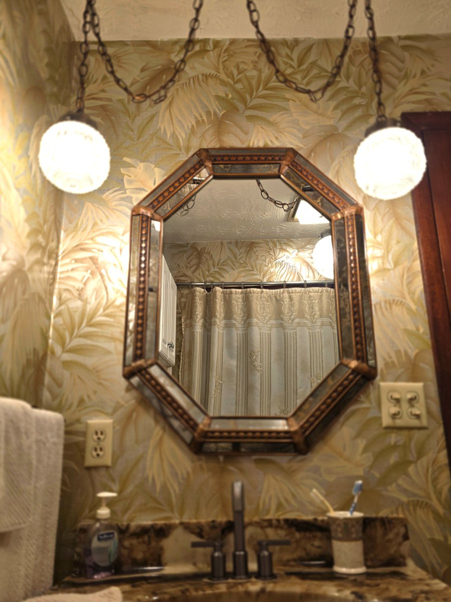 DaileyReona's tweet photo. @Architectolder Visiting the In Laws this weekend.
I forgot how much I LOVE my MIL'S GAUDY-been this way since 1980-GOLD-bathroom.
It's so inappropriate, it's perfect!
#GoldMember https://t.co/gPiARAtaT3