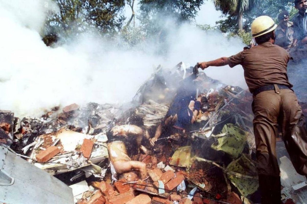HiFlyRyan's tweet photo. #OTD In 2000: Alliance Air Flight 7412 (VT-EGD), a Boeing 737-2A8, crashed near Jay Prakash Narayan Airport, Patna, Bihar, India, killing 55 of 58 onboard, including 5 on the ground, injuring 3 &amp; injuring 5 more. https://t.co/FkFCmk0Cy1