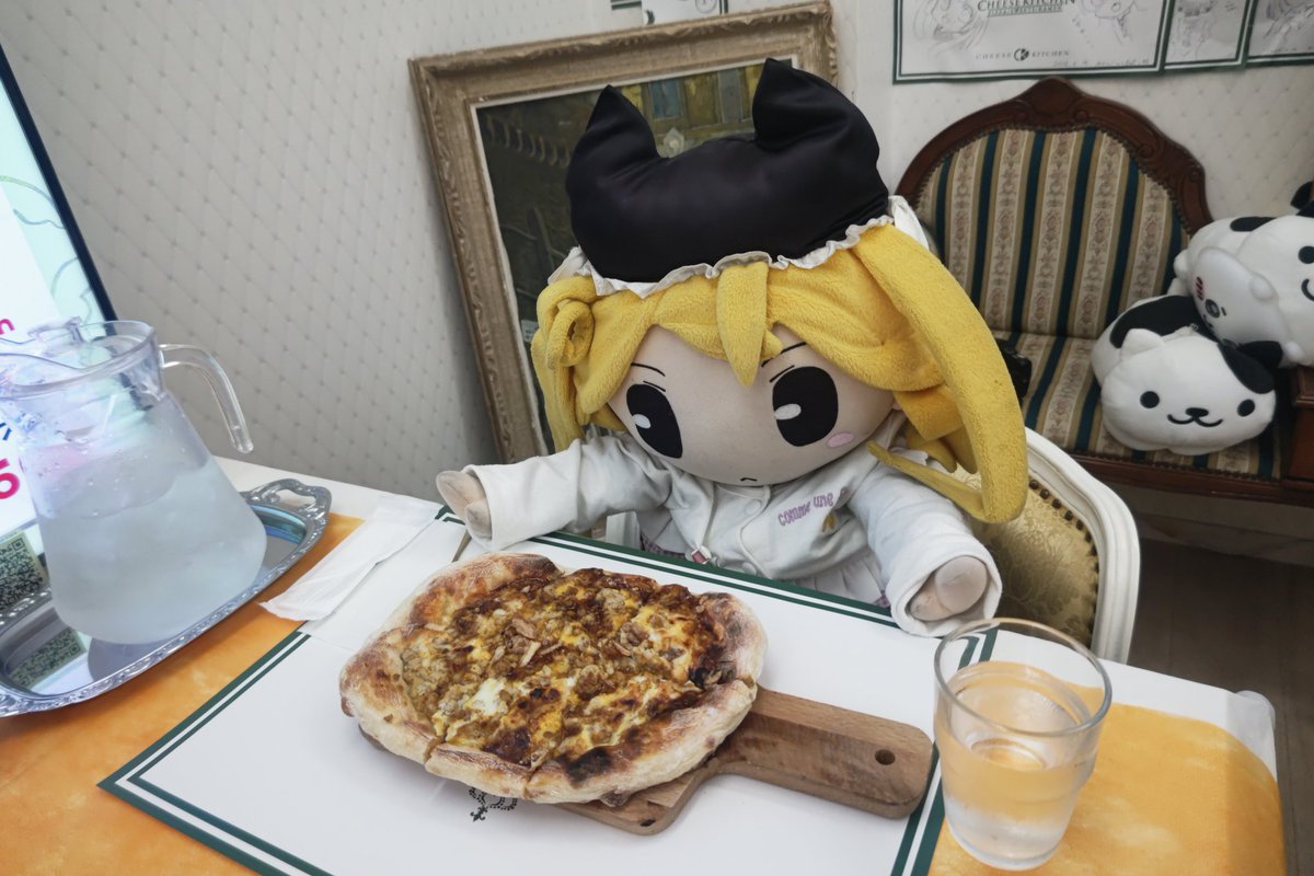 不思議な味のピザ。 でも、おいしい♪。
