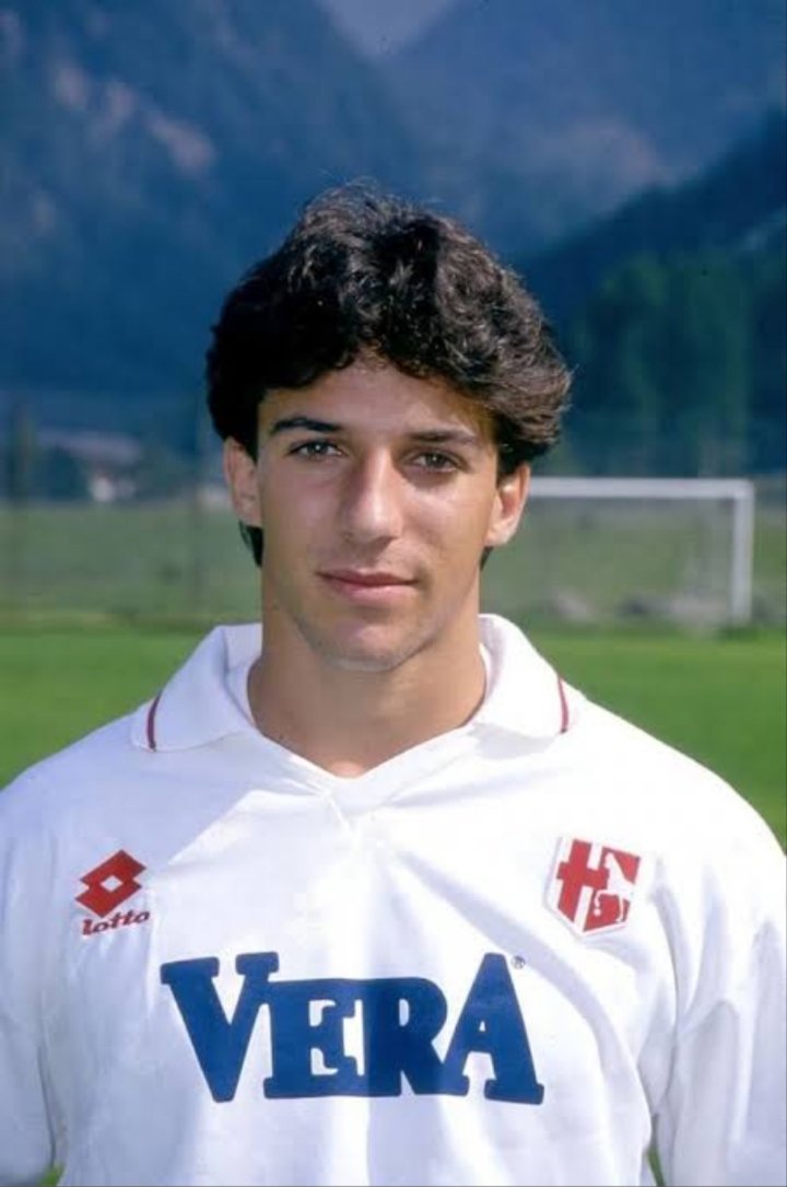MatahariMahard2's tweet photo. @MafiaWasit Oh ternyata Del Piero binaan Padova, kirain binaan Juventus. https://t.co/WwwZU5bMIq