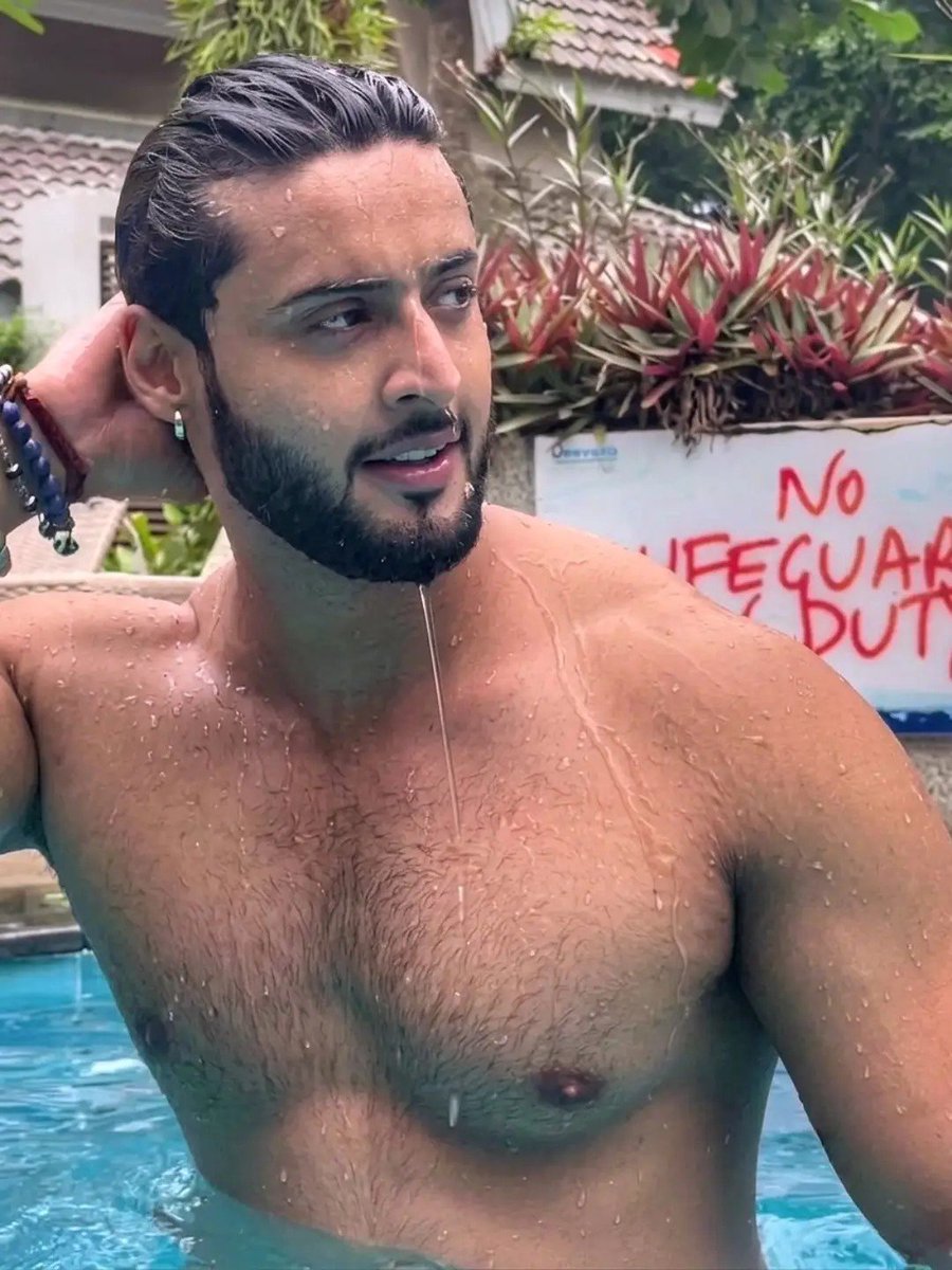 aryan1239962's tweet photo. Shagun Pandey soaked desi muscles, dripping wet hair and that thick beard .
#Thirst #Hunk #WetIndian #PoolDaddy #Aiming14k https://t.co/Q2yVZvpbMs