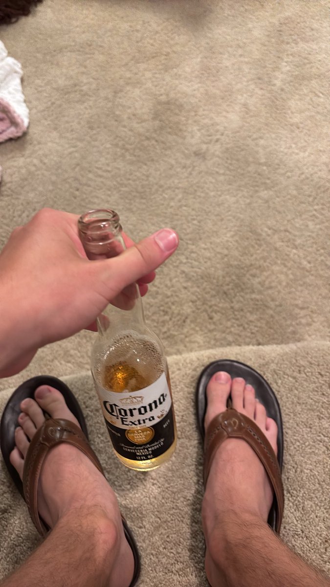KyleDomer87's tweet photo. Life is good #feetdox https://t.co/Wbtp5RBew5