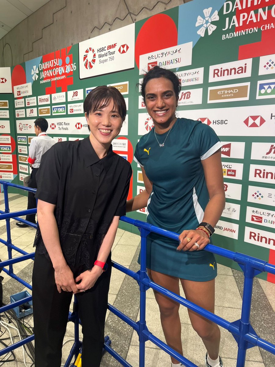 jsports_shuttle's tweet photo. 【バドミントン ワールドツアー ジャパンオープン 2026】
WS準決勝を勝利したプサルラ選手と前田さんの笑顔をお届け😁😉

決勝戦も楽しみです👍

https://t.co/on0J1JQH9a https://t.co/qKpPlV2rUr