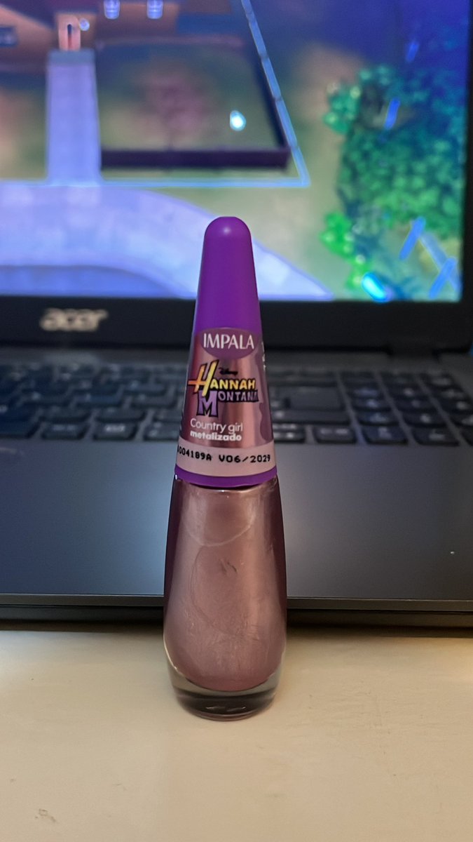 showgrlswift's tweet photo. considerações deste:

7.5/10

- belíssimo, uma camada e tá “pronto” pra ir
- achei muito grosso, e por isso demorou muito mais pra secar e acabei tendo que refazer vaaaaarias vezes e não espalha direito, você passa e o produto fica no mesmo lugar, e com isso vai gastando mais https://t.co/YF7Dpoc7xw
