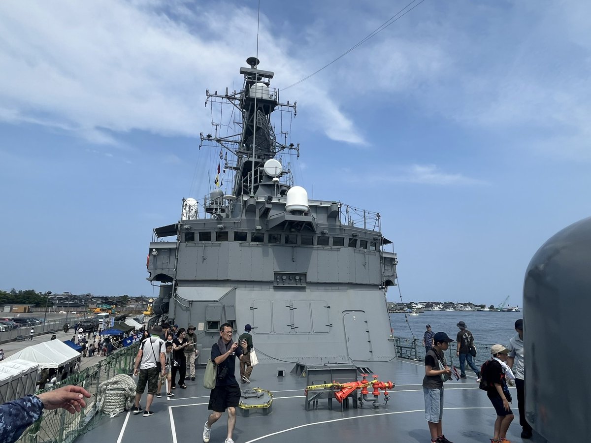 koni_ch47ja's tweet photo. 護衛艦あまぎりサン。
アスロックは整備の為取り外し中ですってよ、奥様❤️

#護衛艦あまぎり
#DD154
#金沢港クルーズターミナル https://t.co/IR3ryyf34U