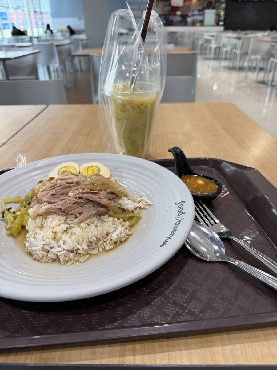 hsv9999's tweet photo. そして謎の料理食べる🍳 https://t.co/RVdEFvqykj