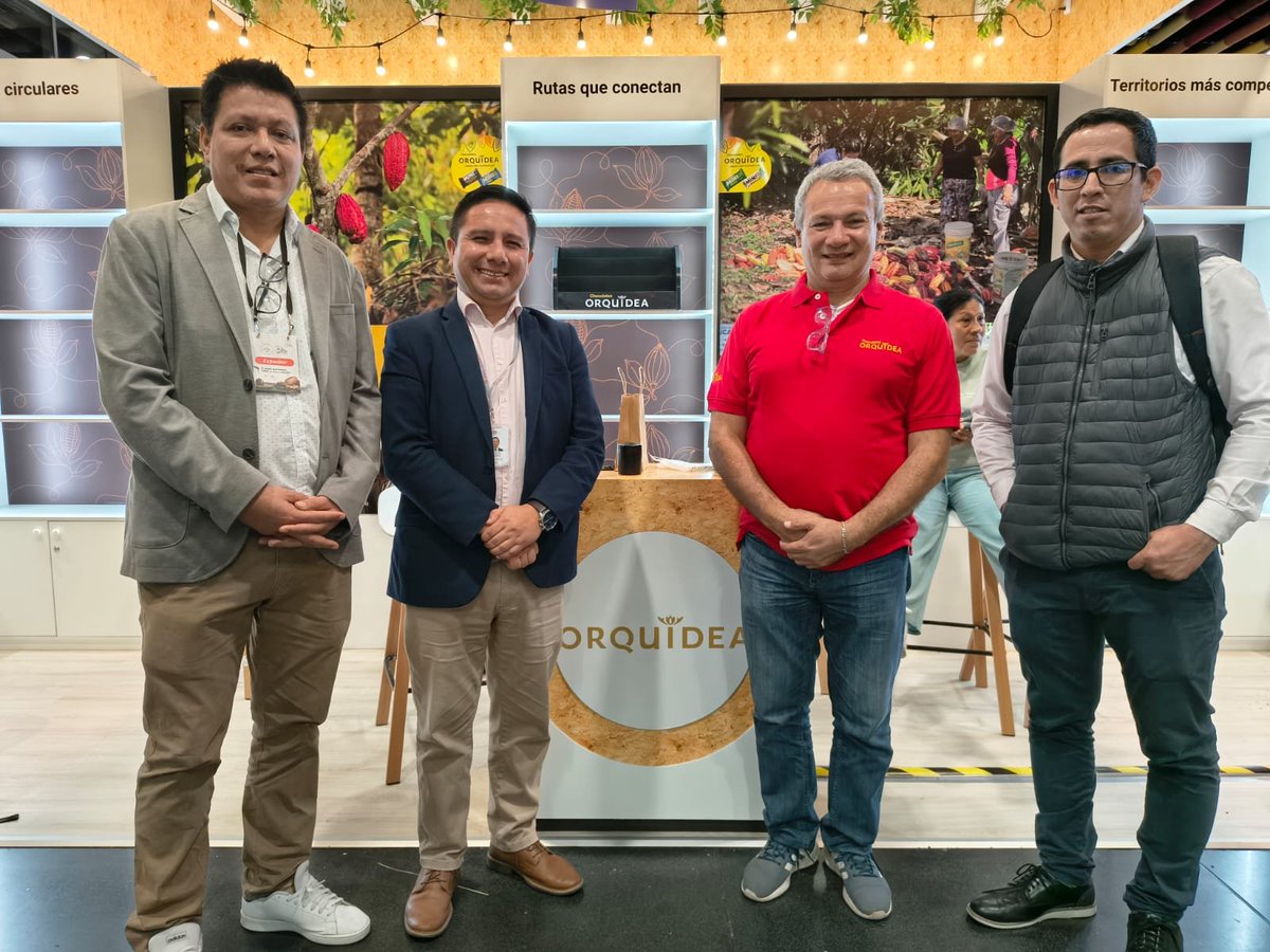 marcosdezag's tweet photo. Con Chocolates Orquidea, en el XVII Salón del Cacao y Chocolate Internacional 2026. 🍫 👍👍 https://t.co/TwpeQGSDo5