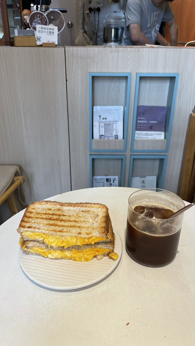 jacky500002's tweet photo. 為咗令自己星期一可以唔使番工，嚟個芝蛋治就埋哂啲野尾去 https://t.co/o86wrmjQZI