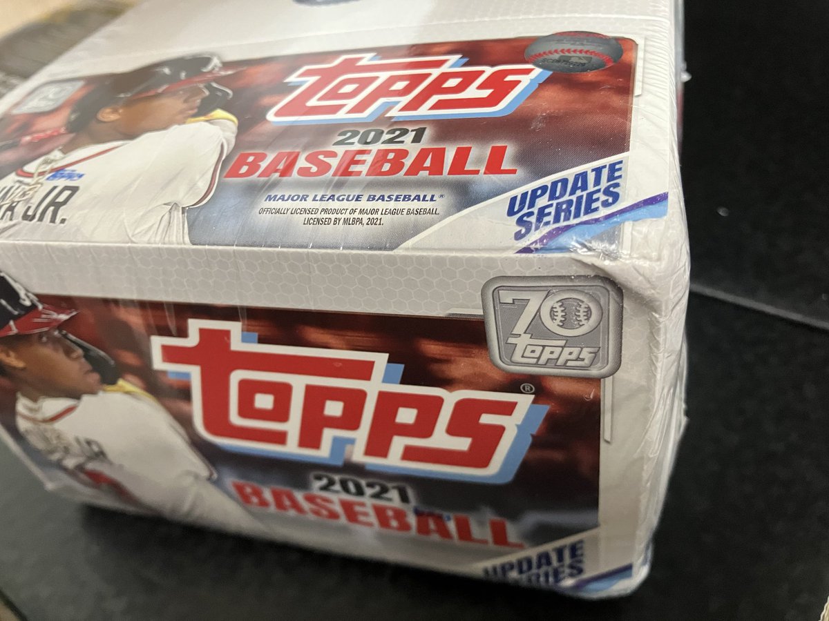 nomatch_mkll's tweet photo. Amazonにて2021 topps MLB MEGA を1箱購入。相変わらずの傷み具合です。 https://t.co/0PDskLjYtj