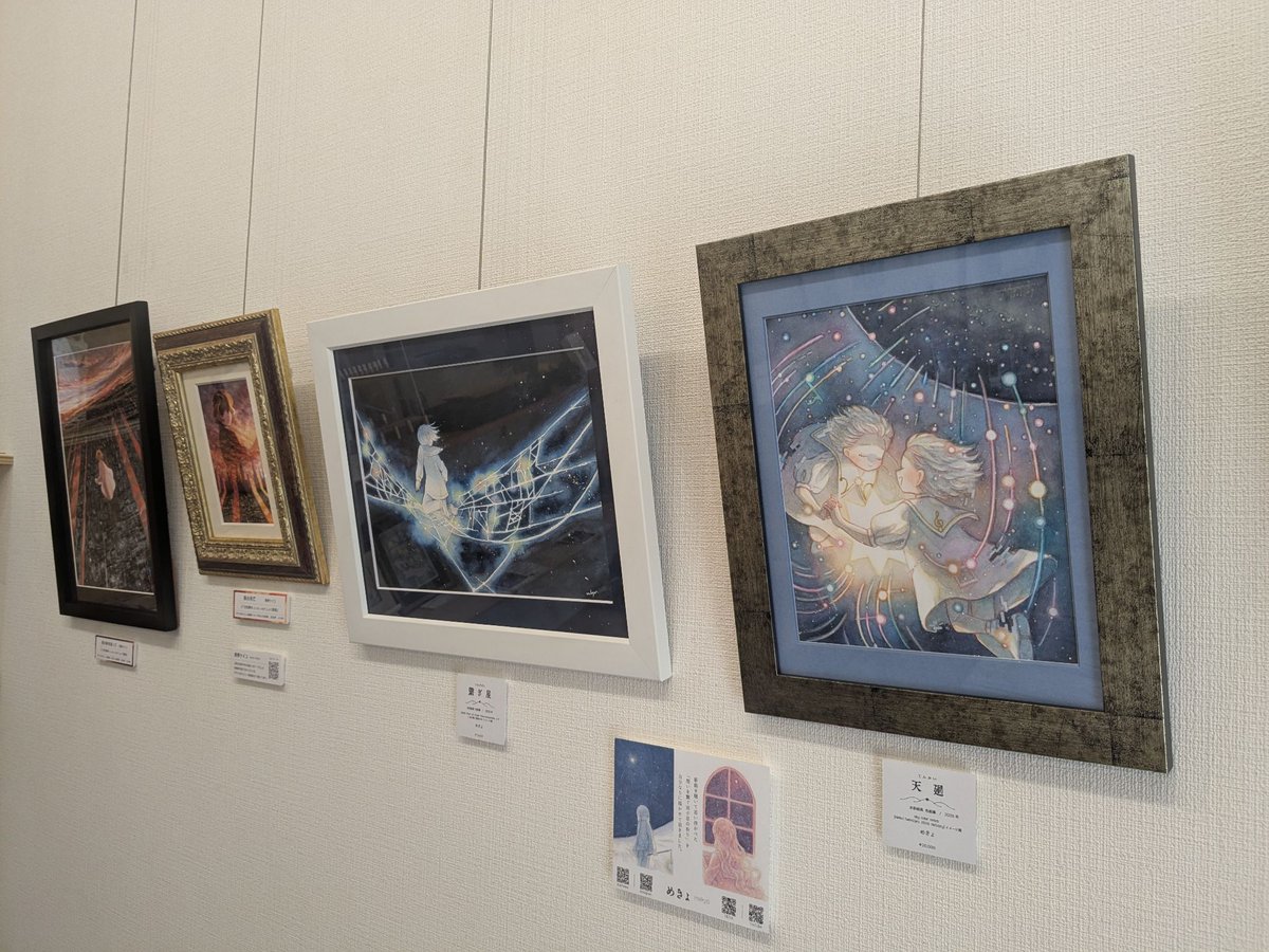 ARTISTGUILD2's tweet photo. 創作コラボ企画展「アストリア-幕間・Ⅱ-」いよいよ始まりました！✨幕間のはず、ですが、本企画展と変わらない新作たちの見ごたえがすごい展示になっています！ 
フレームレス作品もたくさんありとても豪華です(*´▽｀*)  
#AstoriaLOG https://t.co/pfAPIV0NLr