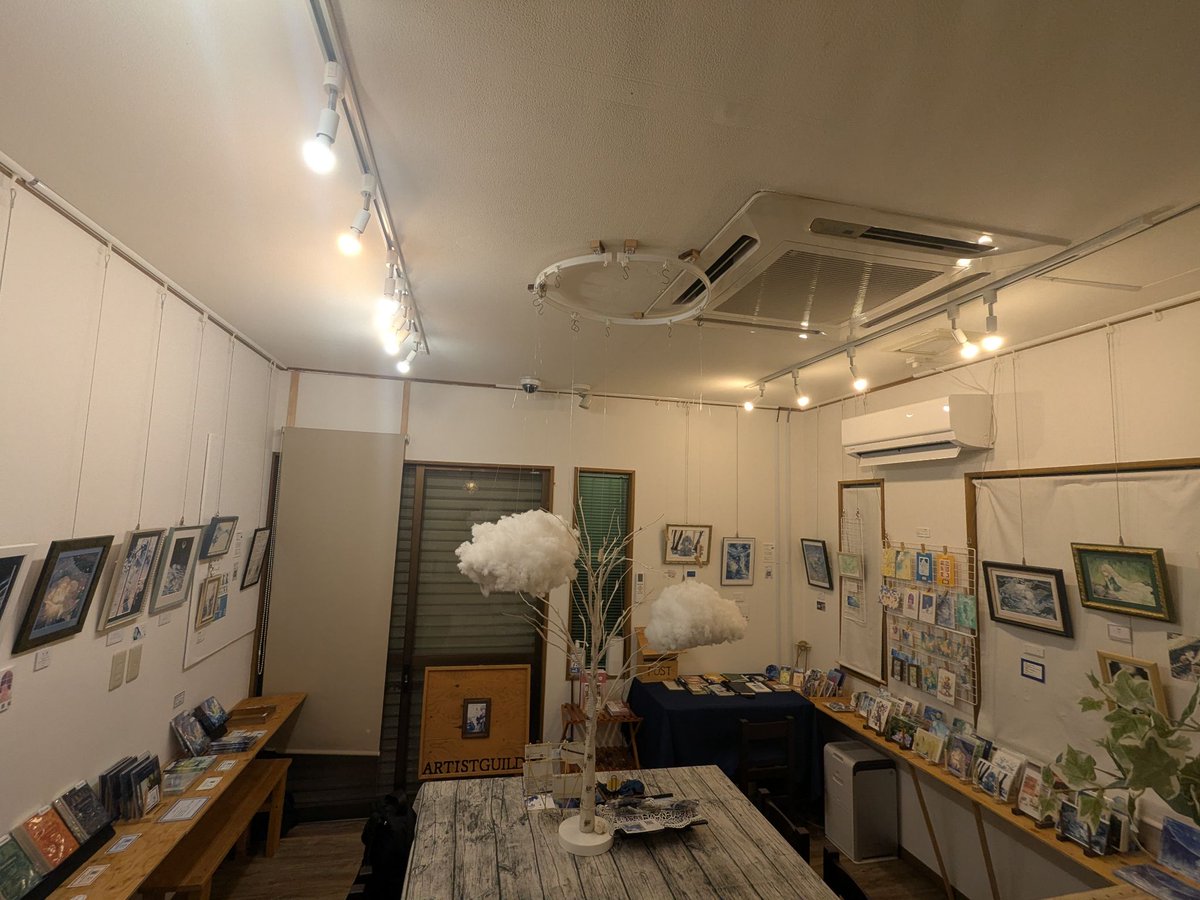 ARTISTGUILD2's tweet photo. 創作コラボ企画展「アストリア-幕間・Ⅱ-」いよいよ始まりました！✨幕間のはず、ですが、本企画展と変わらない新作たちの見ごたえがすごい展示になっています！ 
フレームレス作品もたくさんありとても豪華です(*´▽｀*)  
#AstoriaLOG https://t.co/pfAPIV0NLr