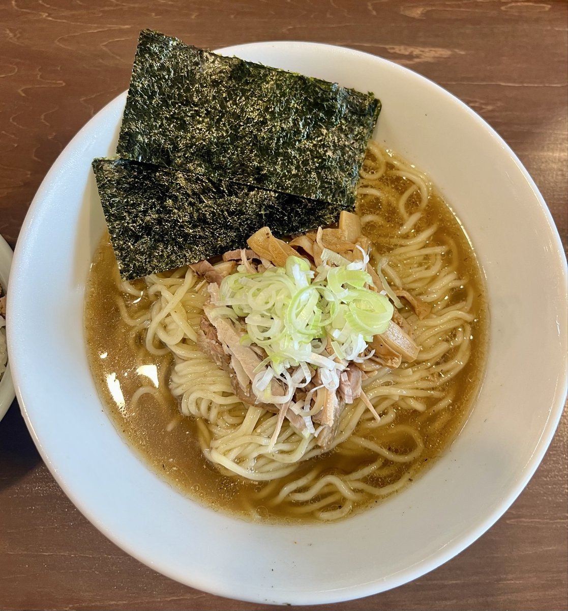 ma_sa0000's tweet photo. 中華そばフレッシュさ凸(さとつ)盛岡市
冷やしラーメン(ニボコン) チャーシューごはん小

盛岡でニボコンが食べれる幸せ…
昆布感は控えめだがそのぶんしっかり煮干の旨味感じられる冷え冷えなスープが美味すぎる！！マジで永遠に飲めるわ…完食完飲ごちそうさまでした。 https://t.co/Z600aI5H3Z