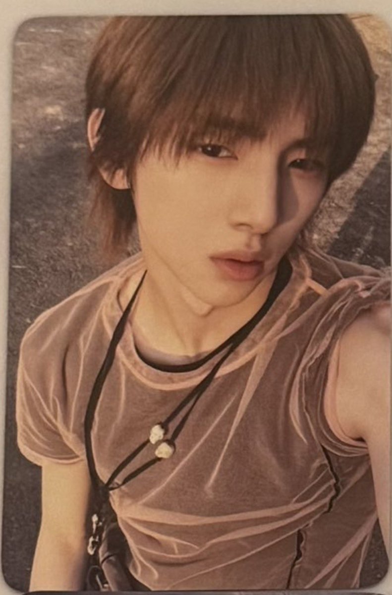 for13Juu's tweet photo. 코어존 포카 미쳣네........... https://t.co/ceaOg3CfIw