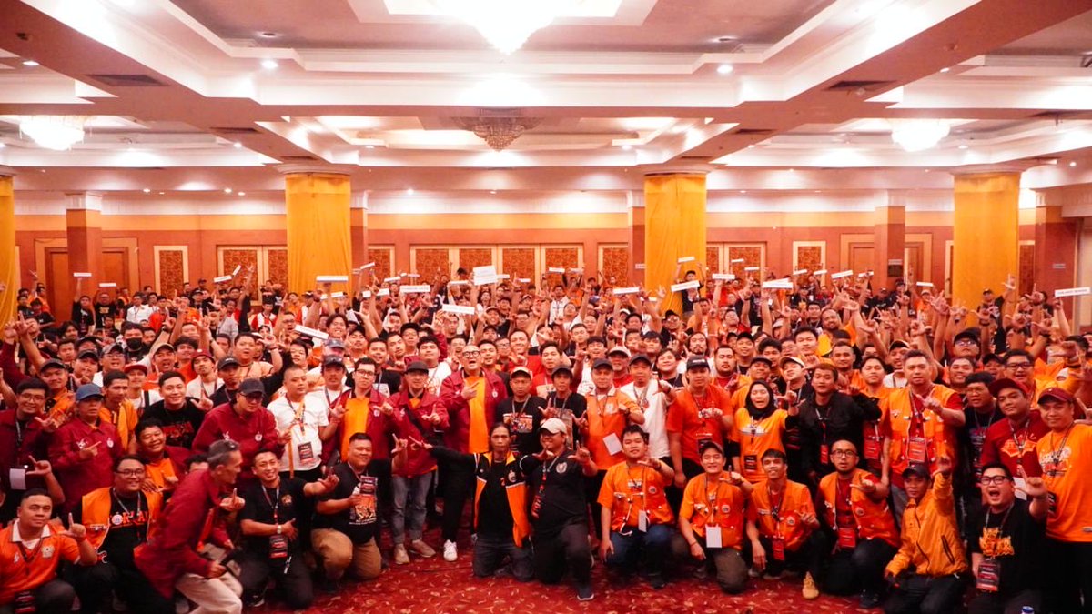 DikySoemarno's tweet photo. April 1998 lalu datang sebagai anggota. Semalam selesai sebagai Ketua Umum. Dan hari ini kembali lagi menjadi anggota. Sederhana.

Alhamdulillah, LPJ diterima oleh peserta Musyawarah Besar. Sebuah tanda bahwa amanah ini telah ditutup dengan sebaik-baiknya. https://t.co/lrXgtTn0f7