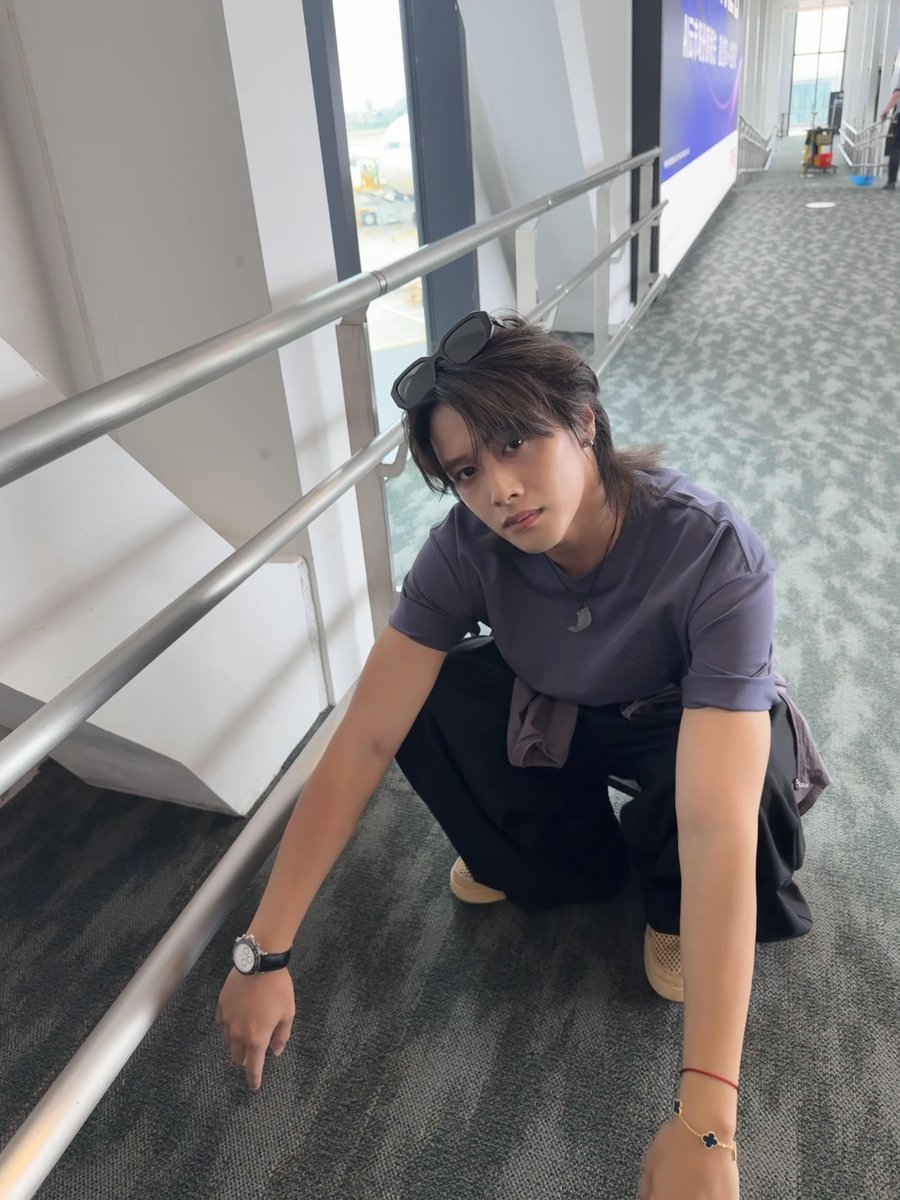 mochittsuki's tweet photo. OOTD 🐻

#熊艺文 #XiongYiwen https://t.co/Vxl7CVc6Z3