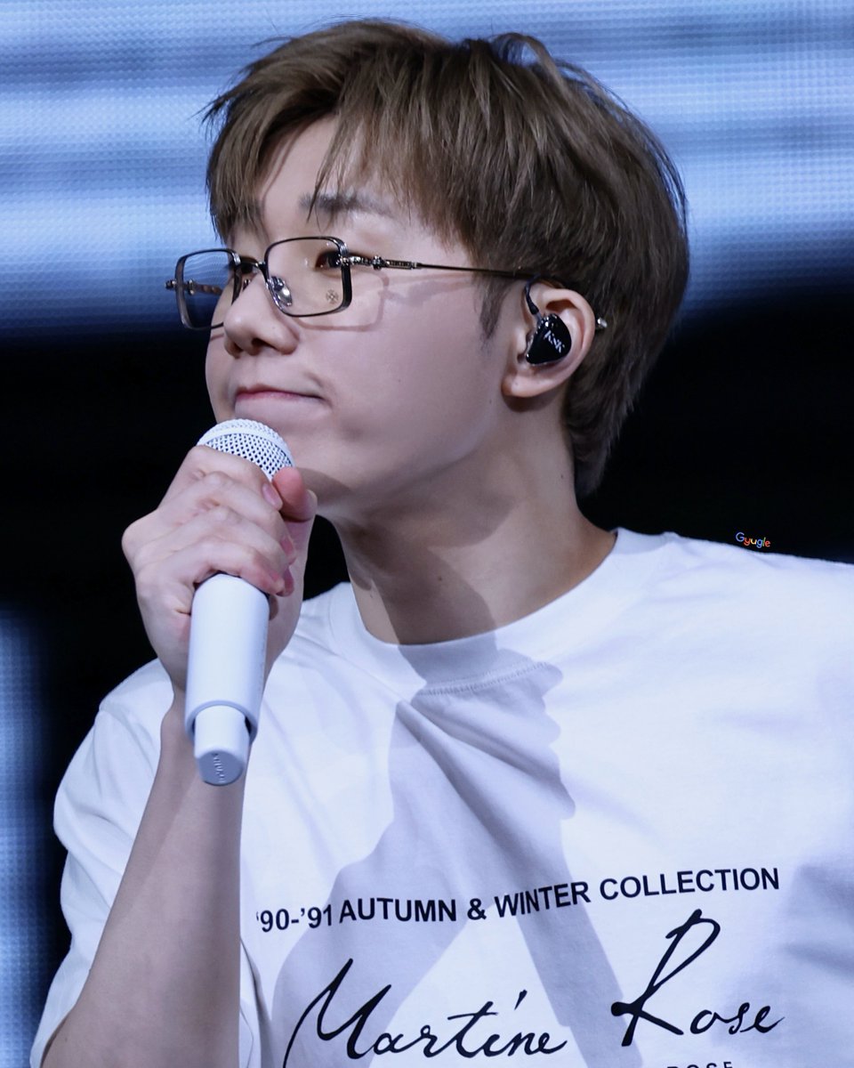 gyugle_co_kr's tweet photo. 260516 KIMSUNGKYU LIVE [LV4: LEAP TO VECTOR] IN TAIPEI 

😗😗

#인피니트 #INFINITE #성규 #김성규 #SUNGKYU #KIMSUNGKYU https://t.co/lto7cDDBHE