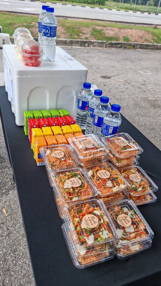omarjay2373's tweet photo. Assalamualaikum 
Riadah di Vision Park Bertam? Tak sempat sarapan? Jom support kami 👍 Grab &amp; Go
Mee Goreng
Bihun Goreng
Kue Teow Goreng
Buah Potong
Mineral Water Sejukkkk!!
#visionparkBertam #bertam #kepalabatas https://t.co/kV8X8w3D41
