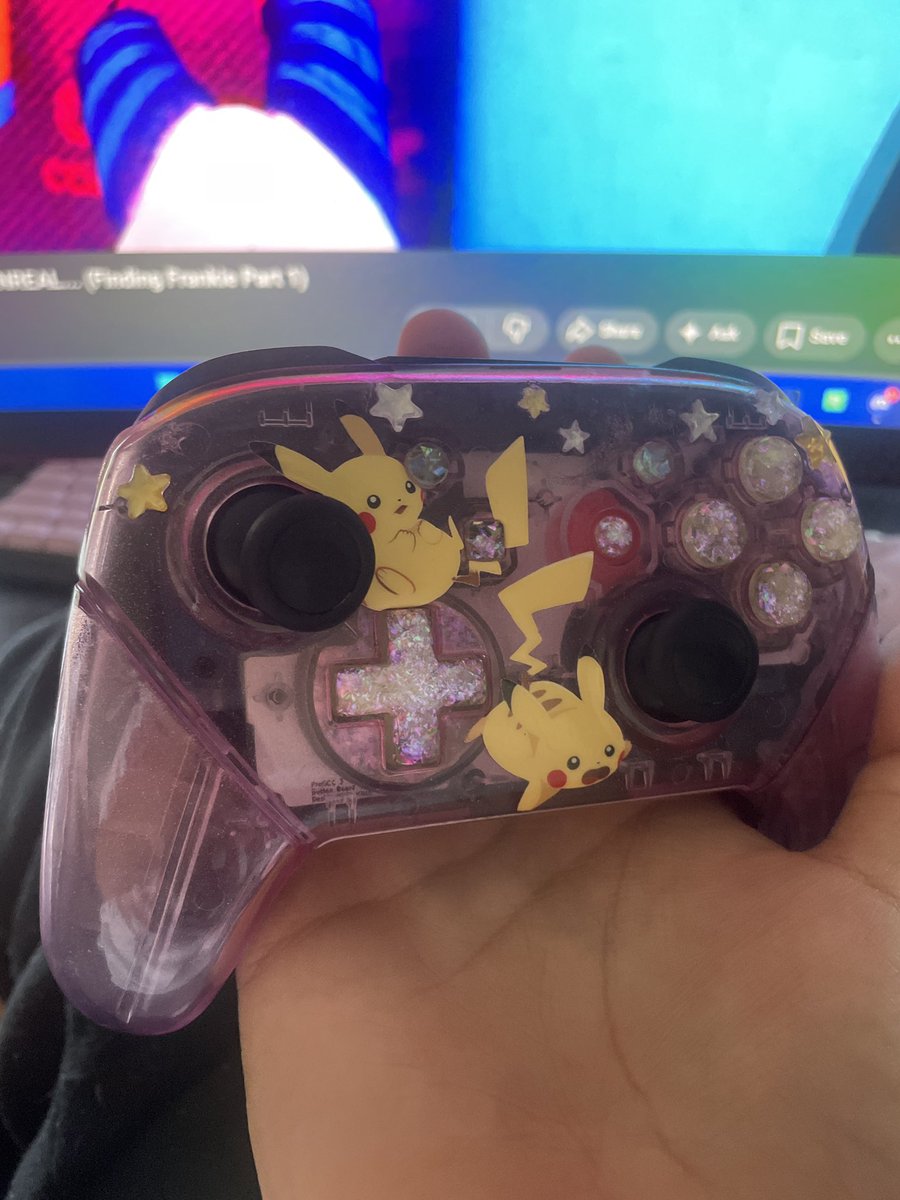 pugx_0's tweet photo. Anyone know how to fix this? I thought I could thug it out but it cost me a bracket today so time to fix it. My controller stick is crunchy and it stays holding a direction sometimes like in the 2nd pic https://t.co/Naa94cXBq9