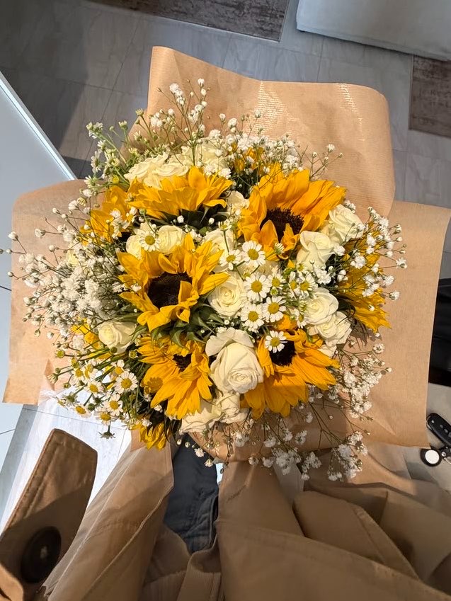 sunflowerchives's tweet photo. Yellow bouquet💛 https://t.co/dt5NkR5AaS