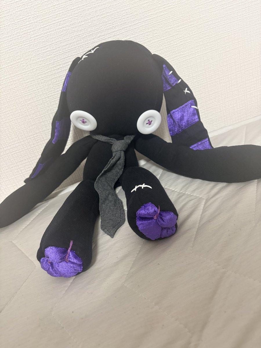 The chain-motif bunny that Scythe—who always comes to my live