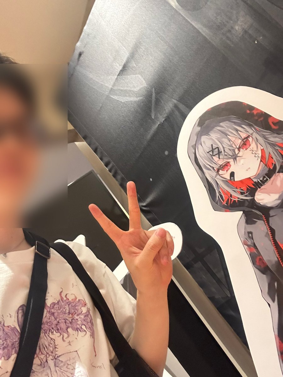 maryumu321's tweet photo. 魔法少女ノ魔女裁判』× h.NAOTO
コラボショップ行ってきた！
アパレル1つ買うつもりだからタオルとアクスタだけにしといた

写真OKだったからアリサとツーショ

#まのさば https://t.co/A6onTe9EyY