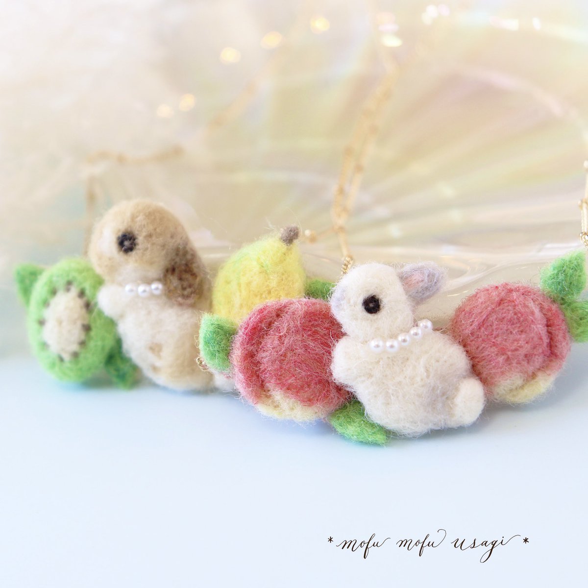 mofumofu usagi　ミツバチうさぎ　羊毛フェルト　ハンドメイド作家作品 🐇🍑🐇🥝🍋🍃 𓌈 #羊毛フェルト #ハンドメイドアクセサリー