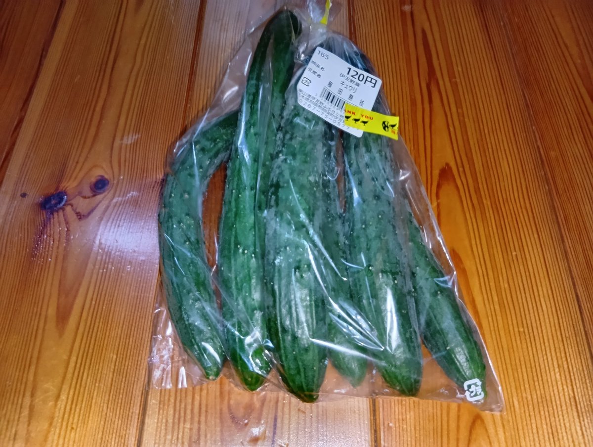 tetsu83dayo's tweet photo. 最近発酵食品がマイブーム

月１で東京に行くので、ぬか漬けは
ハードル高かったんだけど
無印のぬか床は毎日混ぜなくても平気なので、１週間混ぜなくても大丈夫🙆‍♀️
自分は薄味が好きなので、朝漬けて夜ご飯で食べています🥒
直売所ならば野菜も安いし、お勧めです☺️ https://t.co/4YJjz8cJ2w