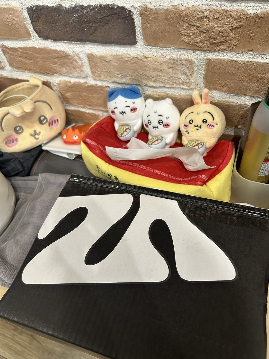 fusannasan's tweet photo. みんな！何やら怪しげなダンボールが届いたよ！ https://t.co/yyGzcGVlh6
