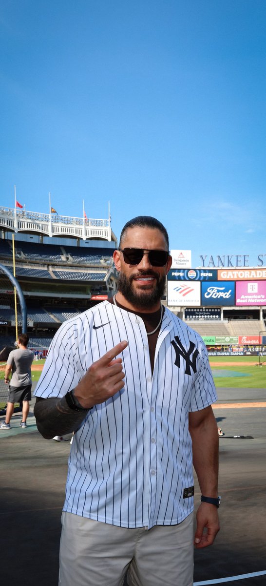 ItzVarun_____'s tweet photo. Roman Reigns Wallpapers! https://t.co/4Tx7Q2ABAs