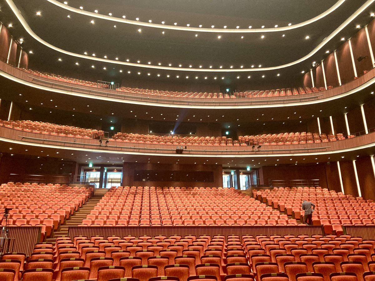 musicmaker_ak's tweet photo. 今日は2,000人の
ハレノワ大ホールで
ボイパかましてきます！ https://t.co/exz3cAtV3l