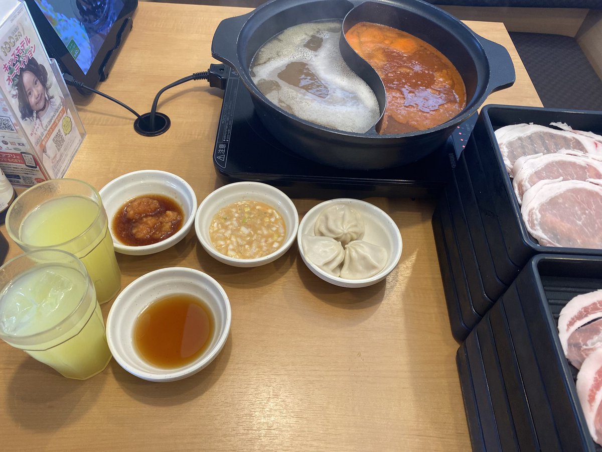 TK0game's tweet photo. しゃぶ葉で沖縄フェア中〜🌺
和豚もちぶた🐖シークワーサードリンク🥤堪能するぞ〜 https://t.co/qGpIS8iul2