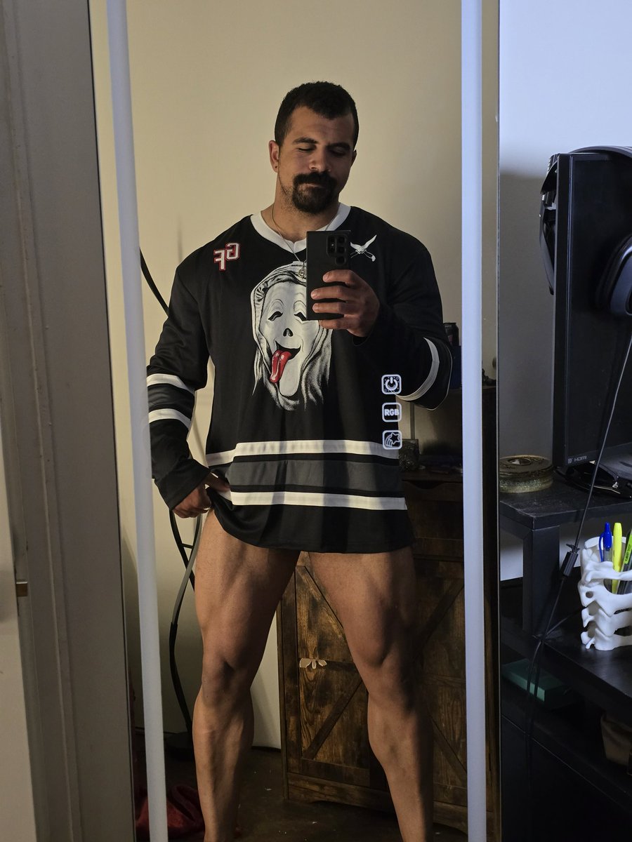 derrickxclusive's tweet photo. Jersey: Brought to you by your local TJMAXX
Legs: Brought to you by your local hack squat https://t.co/WmOSpUi6Aq