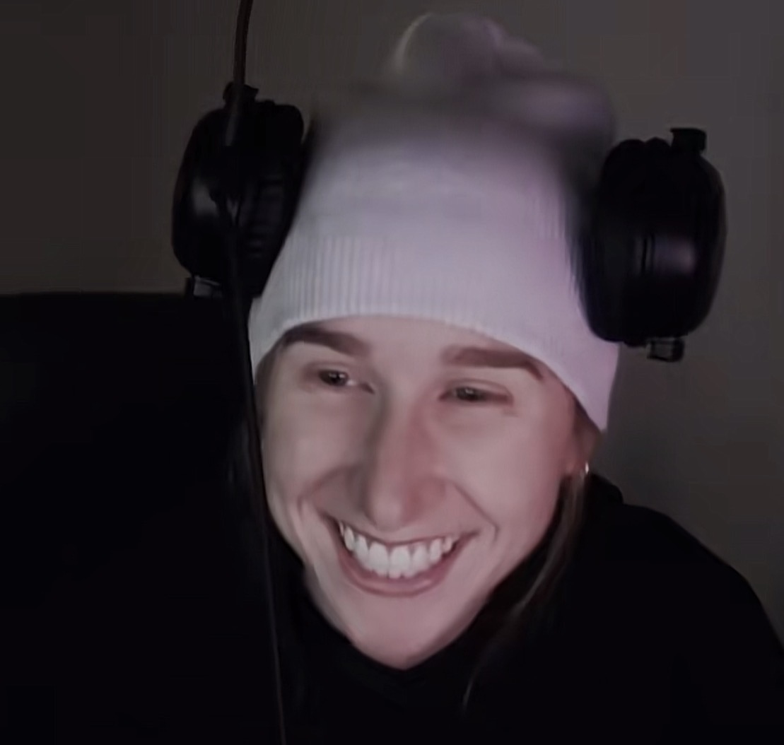 Wowzar_'s tweet photo. There was just something in the air during her older streams https://t.co/IvtY9igjk3
