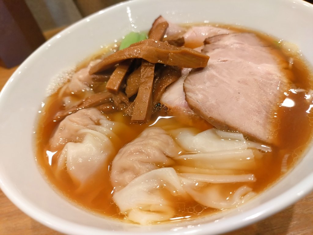 masa0910424's tweet photo. 醤油わんたんめん🍜
+豚チャーシュー＆メンマ👍
ちょっぴりご無沙汰でした😅
旨かった〜☺
 @らぁめん鴇 https://t.co/8ecwC9j1pK
