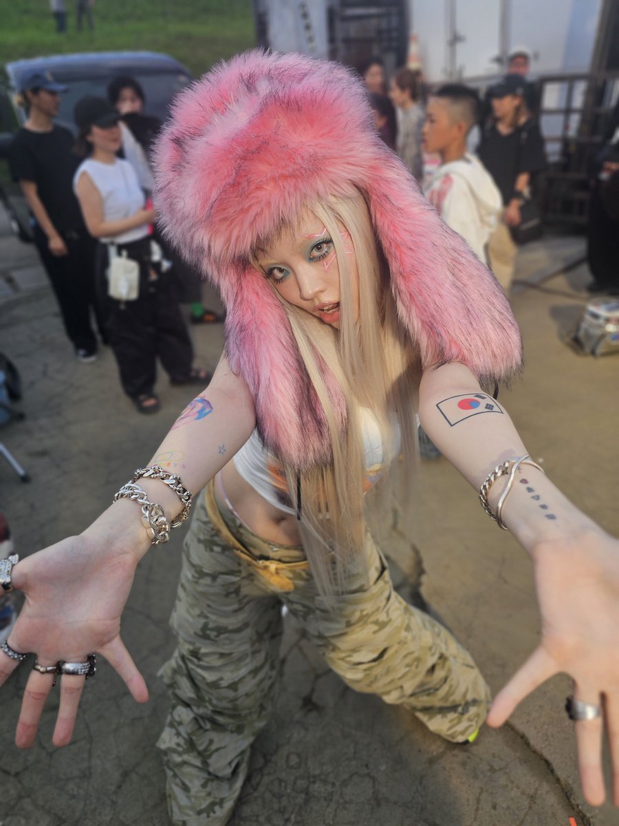 nozaking42's tweet photo. アニョハセヨ(ちゃんみなRemix)の
MV撮影の時のちゃんみなMakeup look

個人的にこの時のメイクお気に入り☆ https://t.co/2n2WQcQzZD