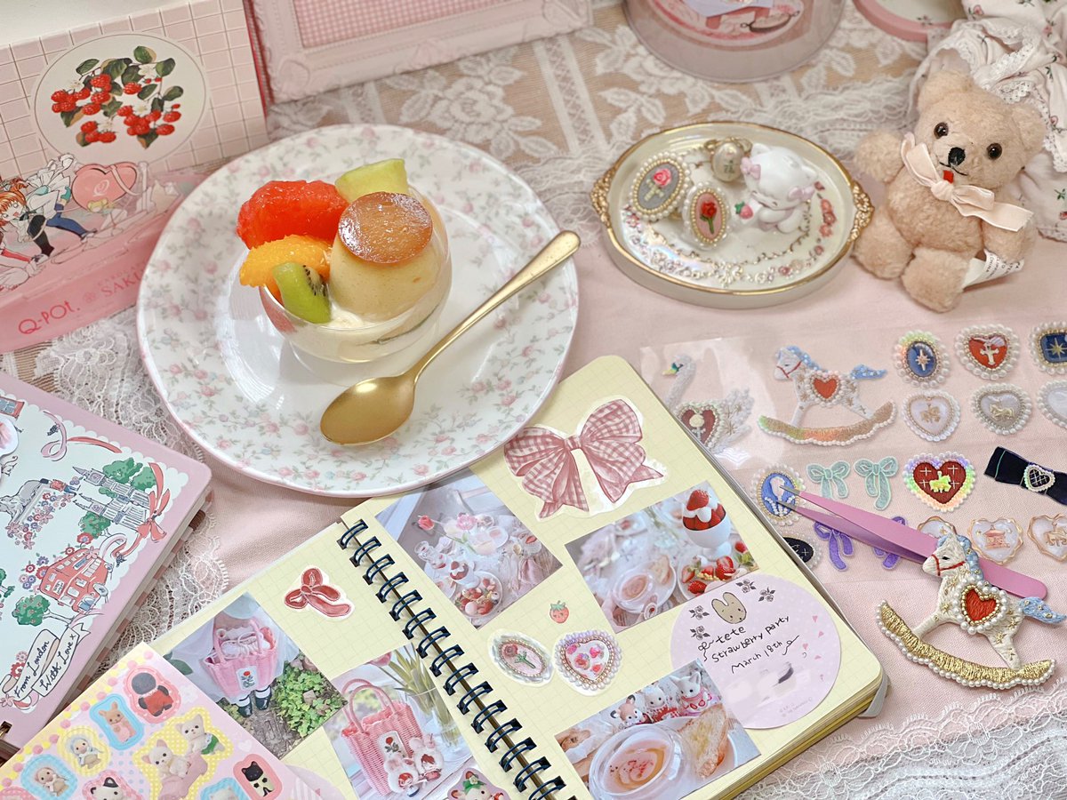 le_sucre_S2's tweet photo. 🍮📖🍒 https://t.co/D3Q1QDGHZ8