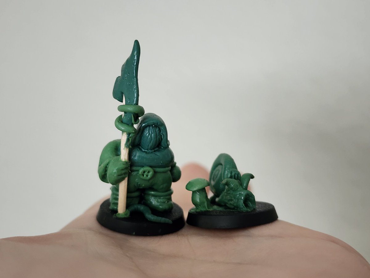 BlueLegoHinge's tweet photo. @spaceshark23 First time sculpting, making a forest dwarve with a pet snail :) https://t.co/R26c4nP2qK