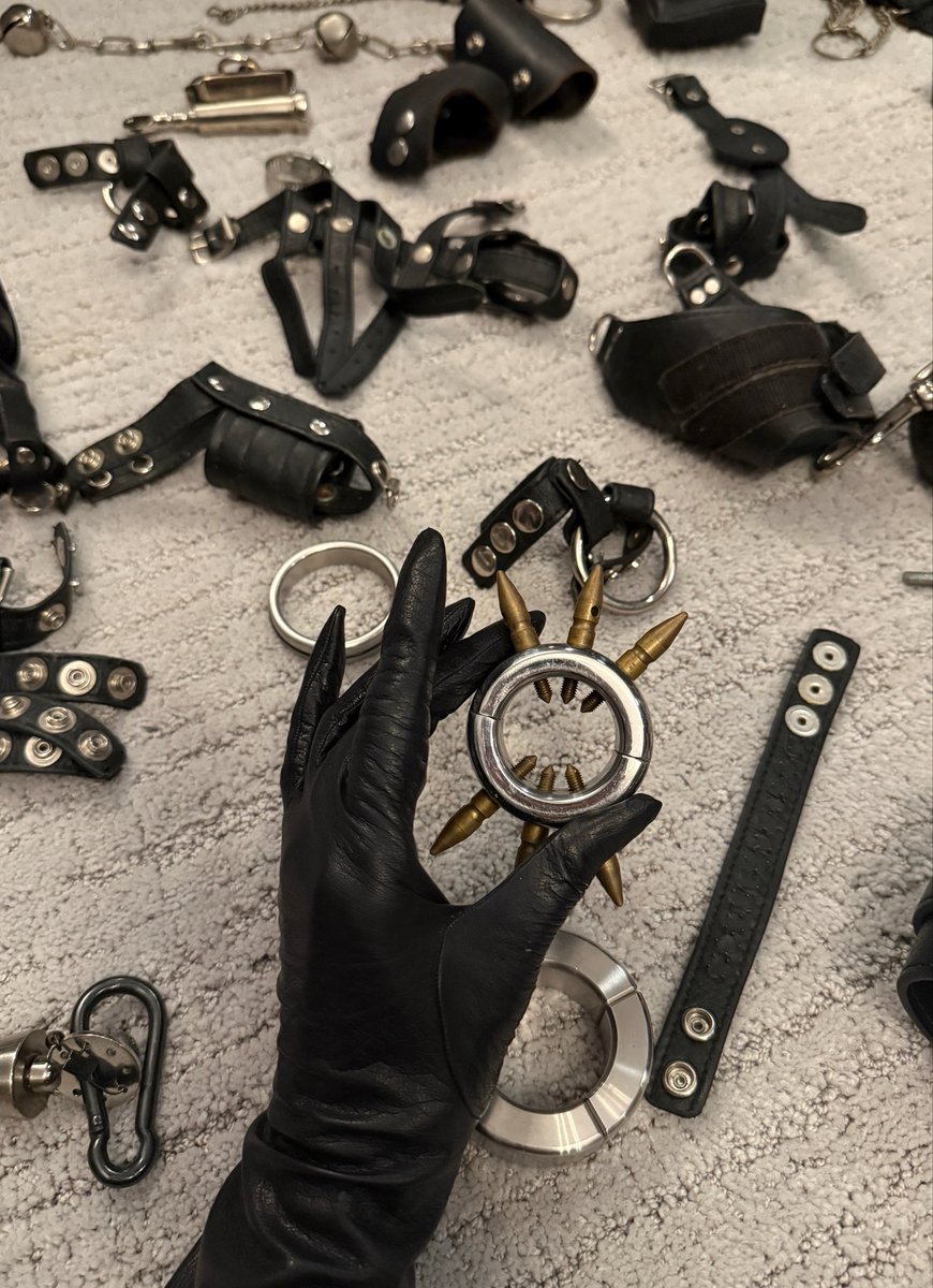 yes_miss_vi's tweet photo. Surrender to your love of steel, leather, and Feminine superiority https://t.co/IWBnlmqkNh