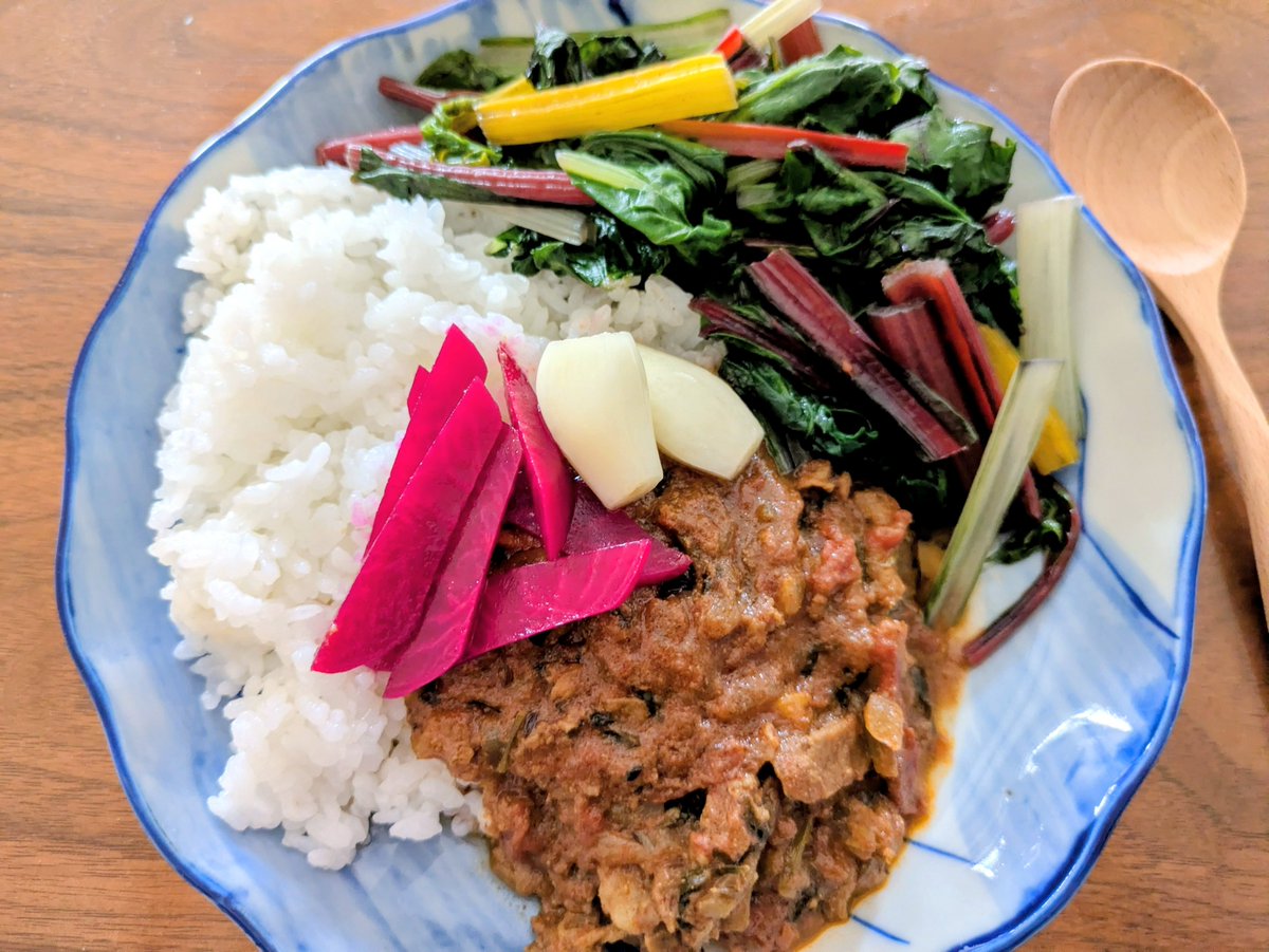fmeii's tweet photo. スイスチャードはホウレンソウに近い味と食感の野菜だった https://t.co/T9XNvFQpb4